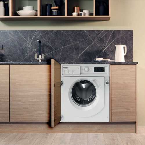7Kg Integrated Washing Machine Hotpoint BIWMHG71483EUN