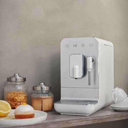 Cafetera Superautomatica Smeg BCC12WHMEU