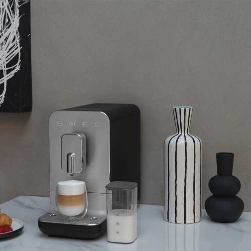 Machine à café superautomatic Smeg BCC13BLMEU Noir